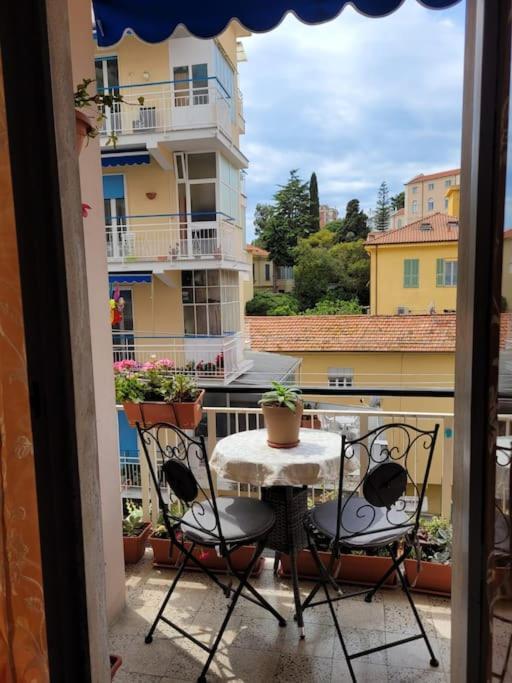 Bilocale: 5 Minuti Dall'Ariston San Remo Buitenkant foto